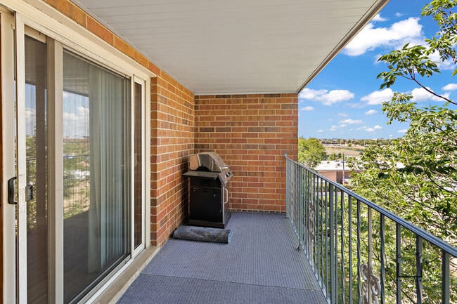 6540 W Irving Park Rd Unit 606