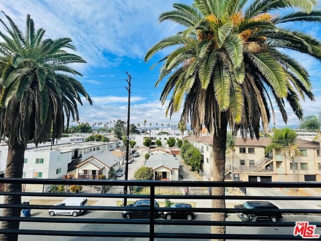 Photo - 14612 Calvert St Unit 302