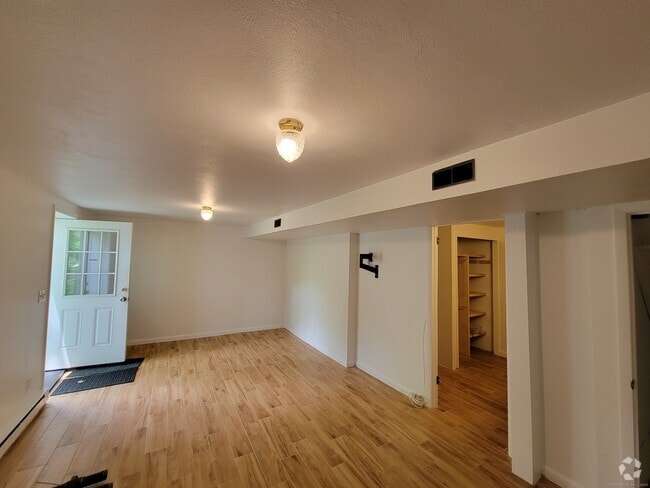 Building Photo - 28 Bonnie Brae Dr Rental