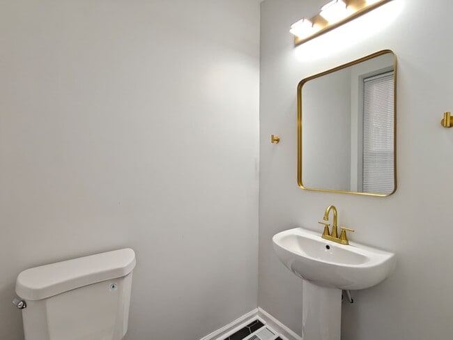Photo - 273 S Cecil St