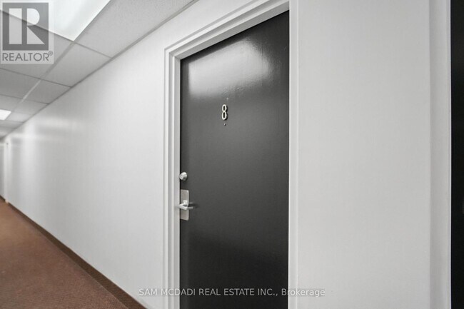 Photo - 130 King St E