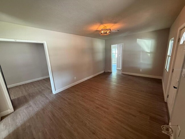 Photo - 2011 Cornell Ave