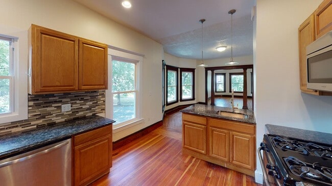 Building Photo - 252 Goffe Terrace Unit 2