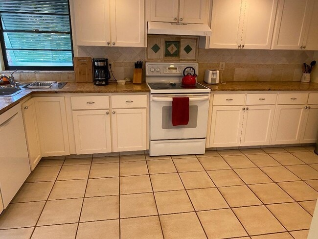 Photo - 837 Seminole Ln