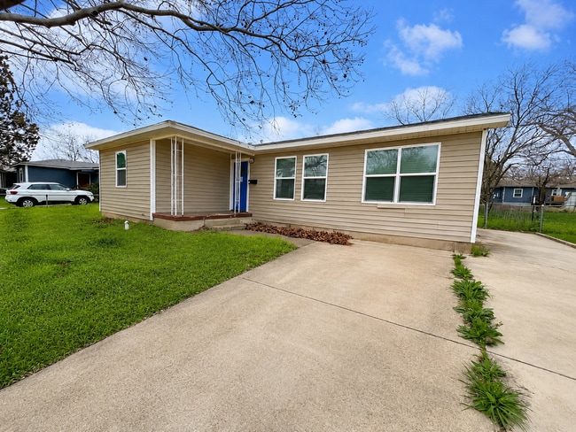 Building Photo - 1505 N W S Young Dr