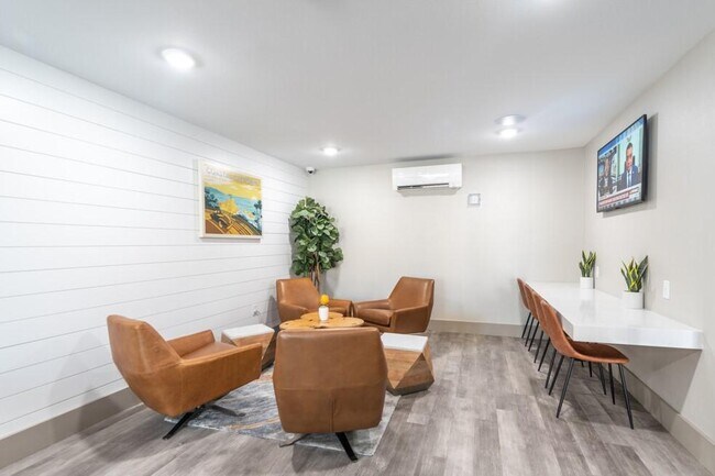 WiFi Lounge with Work and Study Area