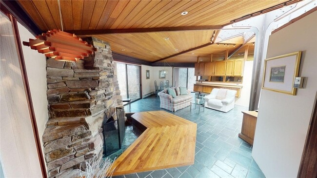 Photo - 200 Steele Rd