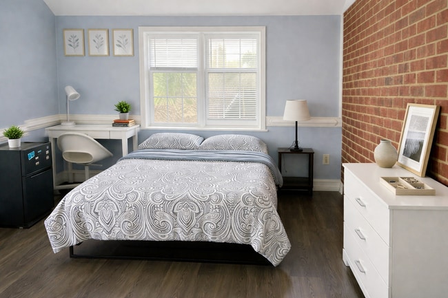 Building Photo - Space, Comfort & Convenience — Discover This Hidden Gem in Charlotte Unit ROOM 1