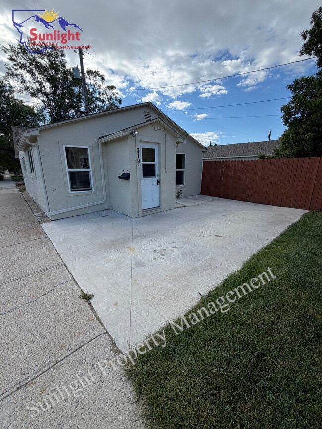 Building Photo - 2 Bed 1 Bath Single Family
