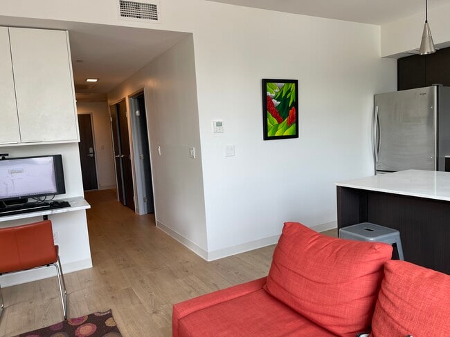 hall - 718 W Babcock St Unit 200