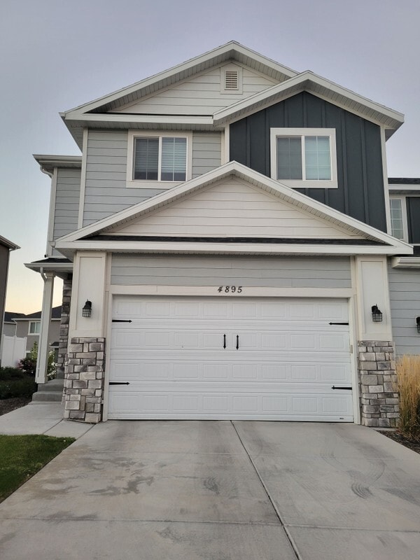 Building Photo - 4895 E Lk Cor Dr
