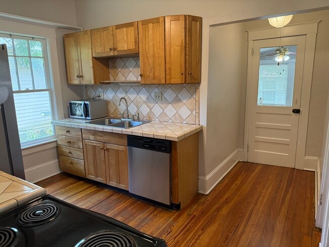 Kitchen - 2796 Lydia St