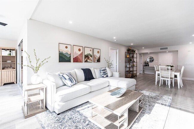 Photo - 1125 W Peppertree Dr Unit 402