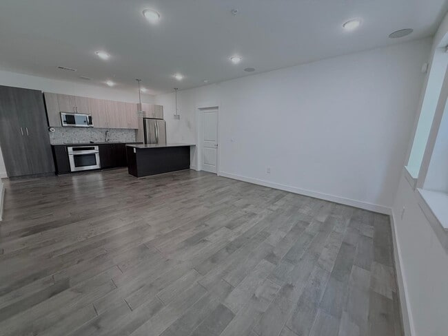 Photo - 4819 Caroline St Unit 109