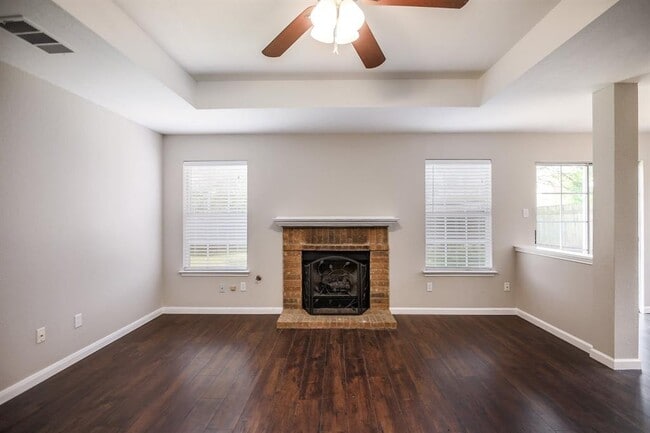 Photo - 1806 Oakmont Ln