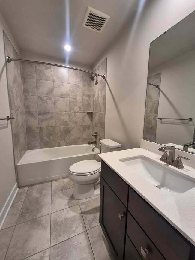 Photo - BEAUTIFUL END UNIT TOWNHOME IN NEW MARKET