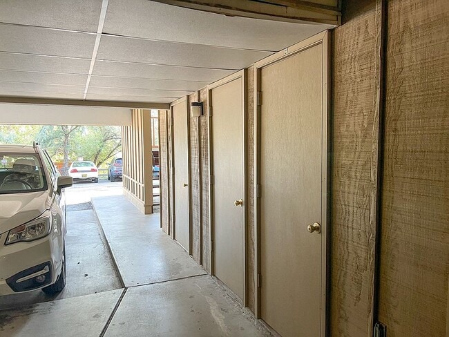 Photo - 3055 Trinity Dr Unit 614