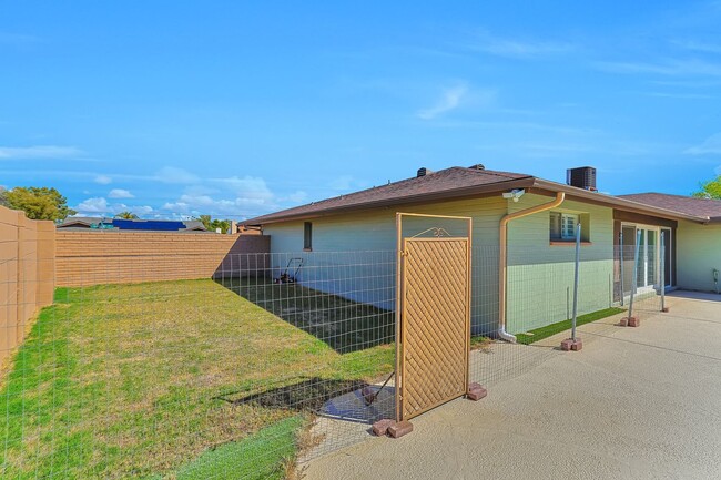Photo - Spacious 6-Bedroom Pool Home Near ASU with 2-Car Garage