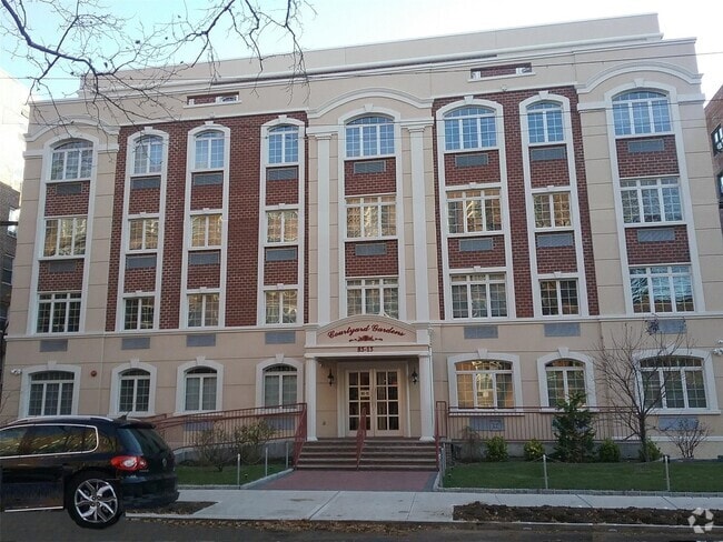 Building Photo - 85-15 120th St Unit 3E Rental