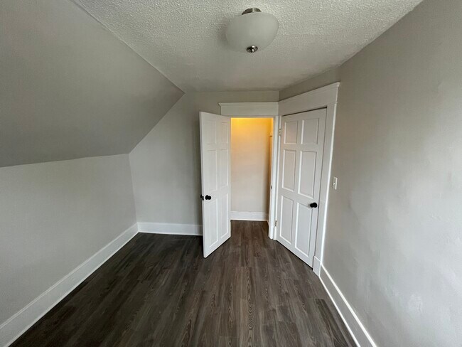 Photo - 2014 Hertel Ave Unit Upper