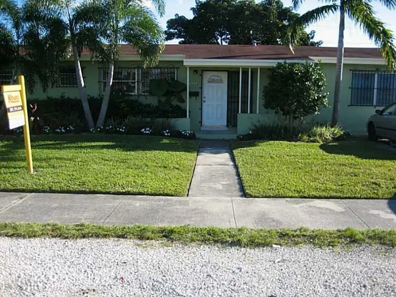 Photo - 8740 SW 40th St Unidad APT