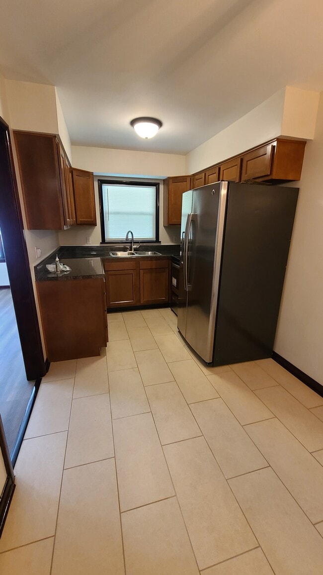 Building Photo - 303 Woodview Ave Unit 303 Woodview Ave