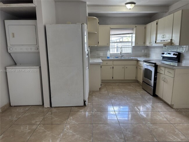 Photo - 343 W 42nd St