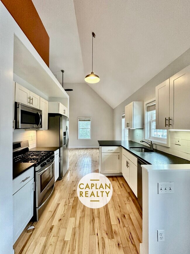 Photo - 324 Ashmun St Unit B