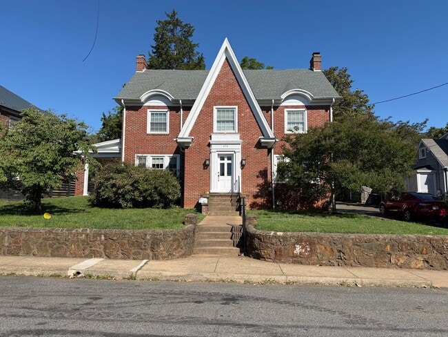 Photo - 675 Evergreen Ave