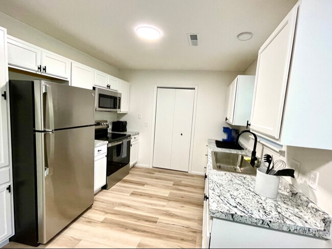 Photo - 3210 Oak Lawn Dr House