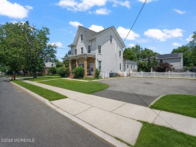 Photo - 103 Main St