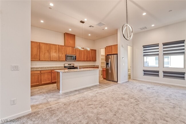 Photo - 643 Grey Saker St