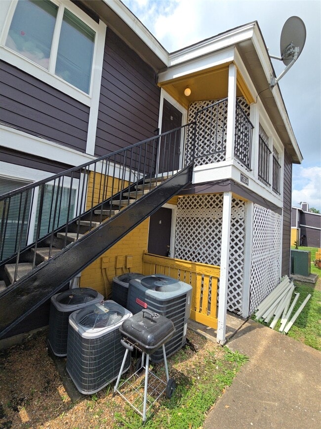 Building Photo - 12634 Ashford Meadow Dr Unit D Rental