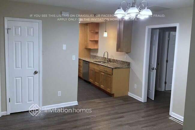 Photo - 2407 Cresta Dr