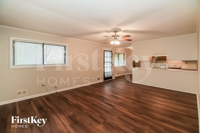 Photo - 1592 Envoy Pl