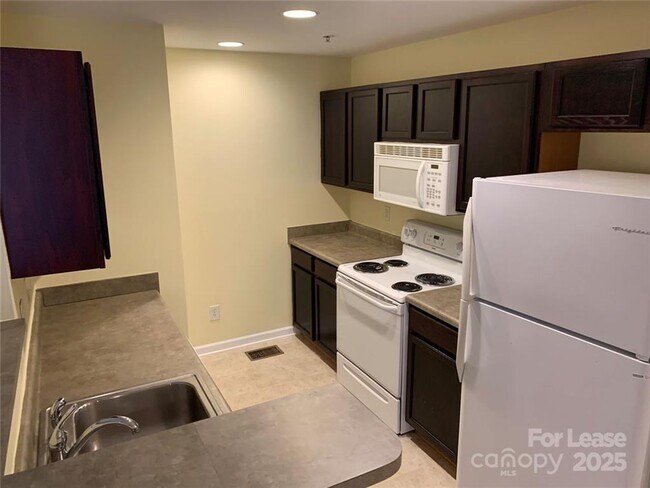 Photo - 620 Raphael Place