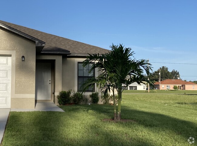 Building Photo - 915 SW 8th Pl Rental