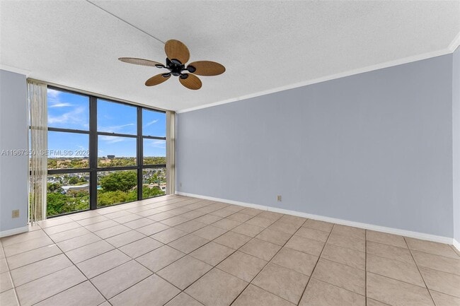 Building Photo - 800 Parkview Dr