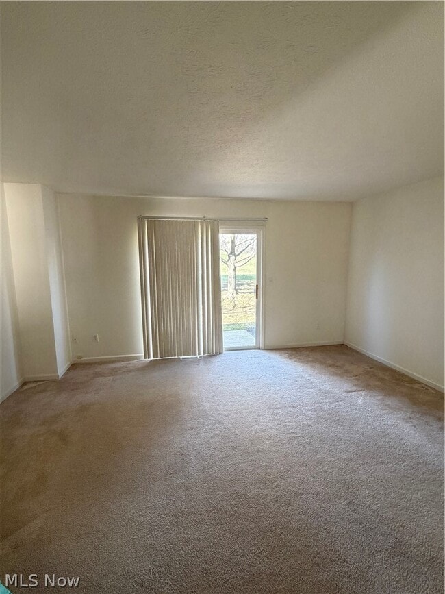 Photo - 1360 Meadow Run