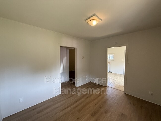 Photo - 303 Powell St