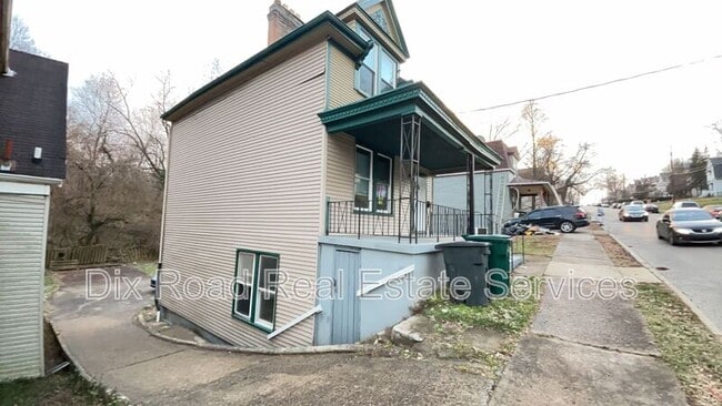 Photo - 879 Rockdale Ave