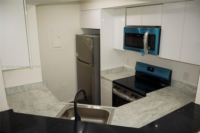 Photo - 711 SW 148th Ave