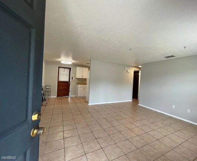 Photo - 3 br, 3 bath House - 2890 Creekbend Drive