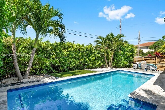 Photo - 930 N 11th Ct