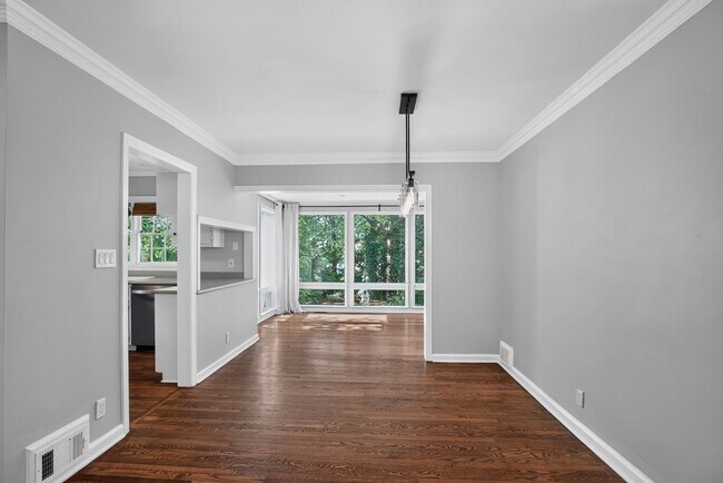 Photo - 807 Cardova Dr NE