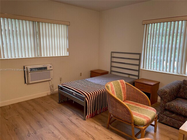 Photo - 580 University Dr Unit 1