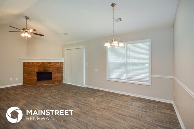 Photo - 90 Saratoga Way