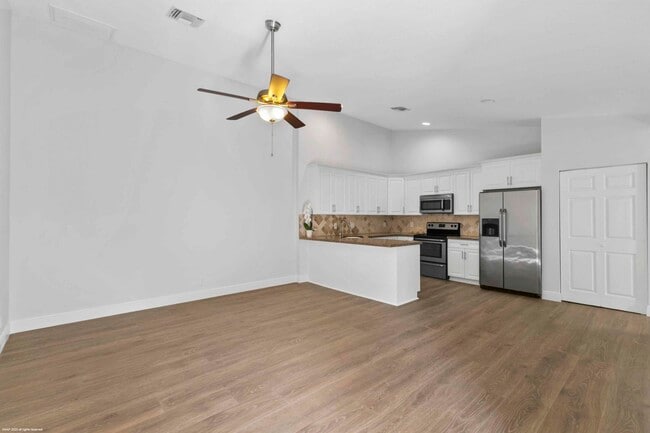 Photo - 1120 Hyacinth Pl