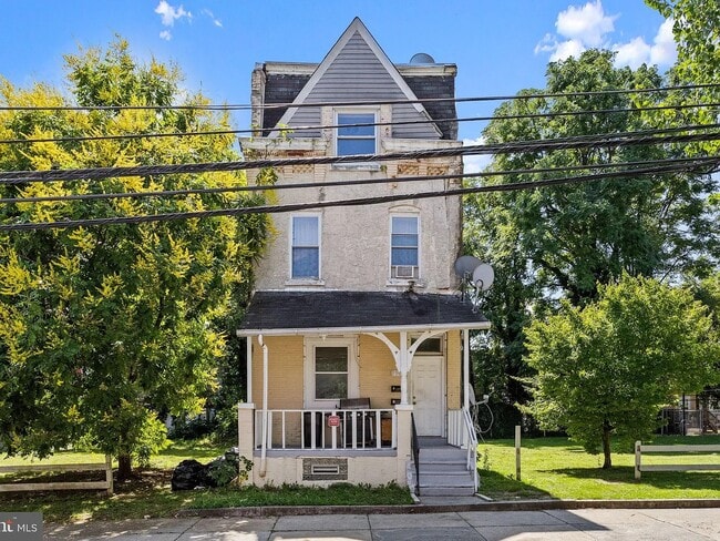 Building Photo - 3908 Brown St Unit 2