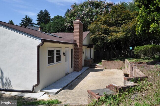 Photo - 4302 Locust Ln